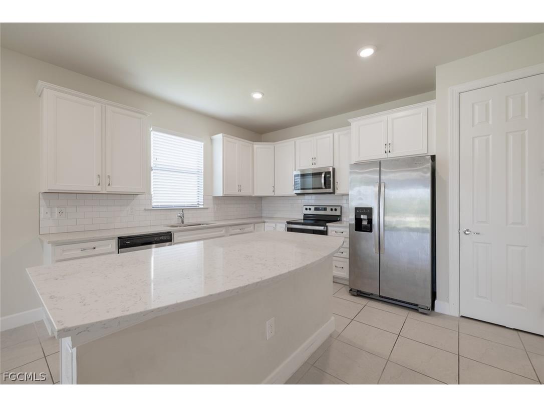 3922 Spotted Eagle Way Fort Myers FL 33966 2026011896 image4
