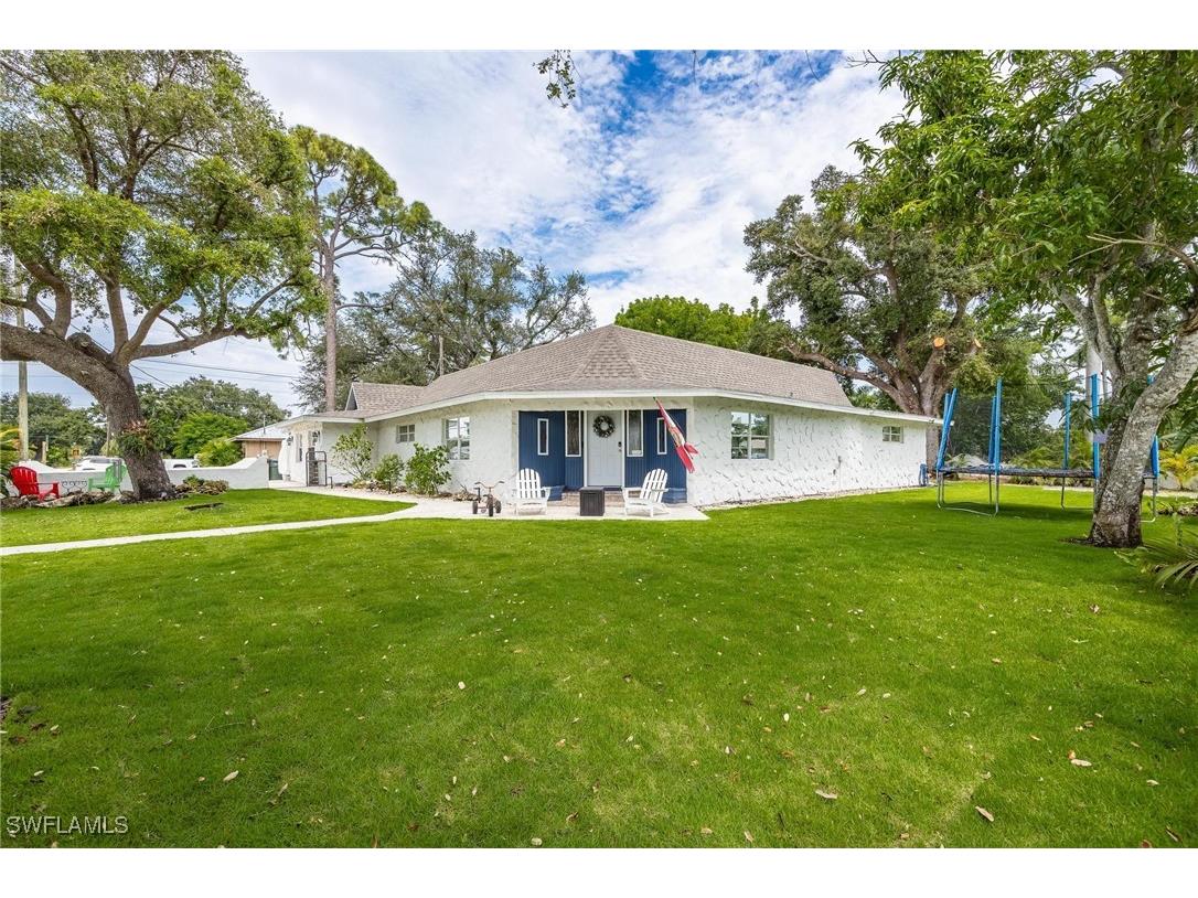 3923 Marvaez Street Fort Myers FL 33901 224076896 image1