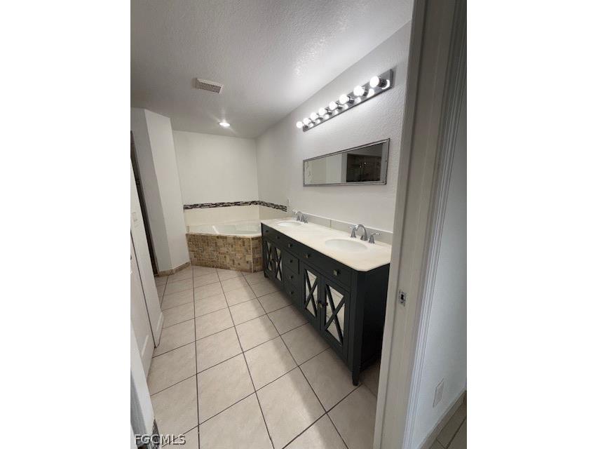 3925 E Gator Circle Cape Coral FL 33909 2026012998 image8