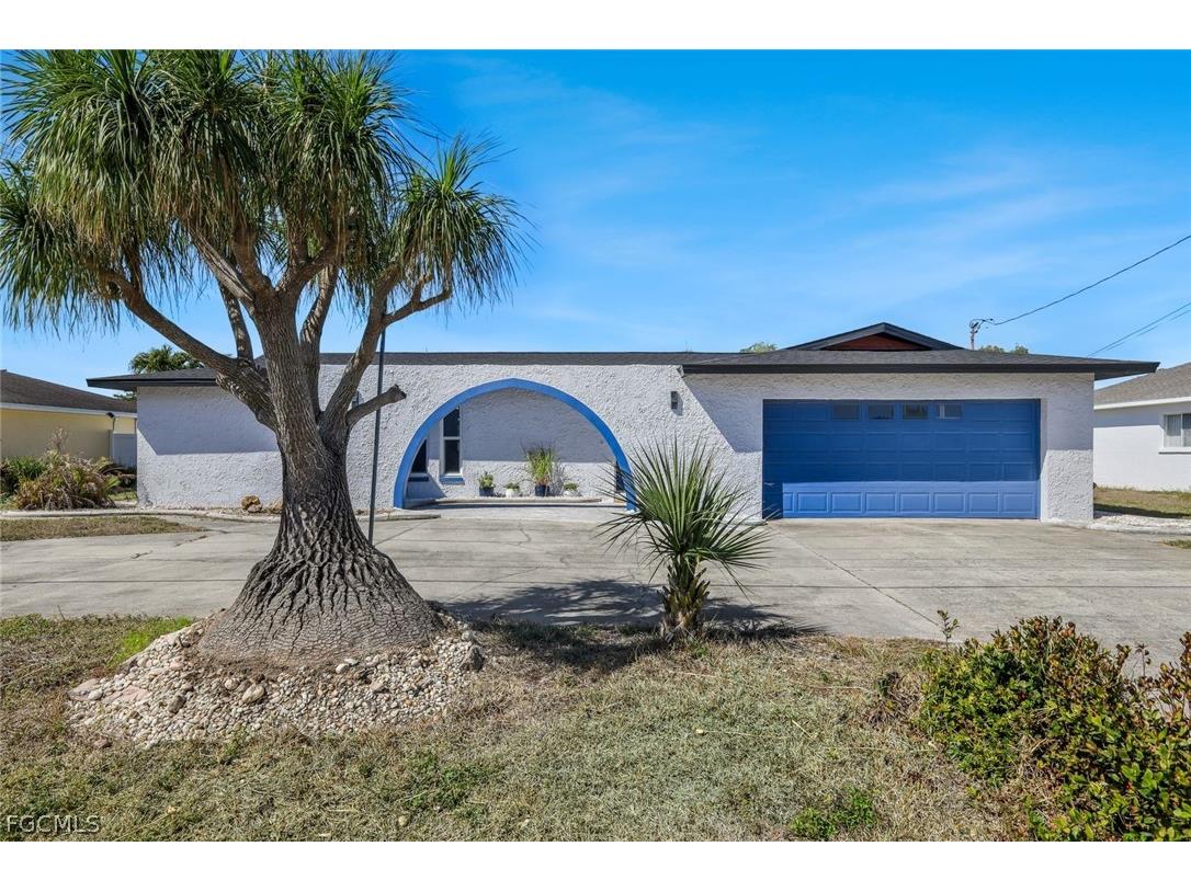 3926 Country Club Boulevard Cape Coral FL 33904 2026008977 image1