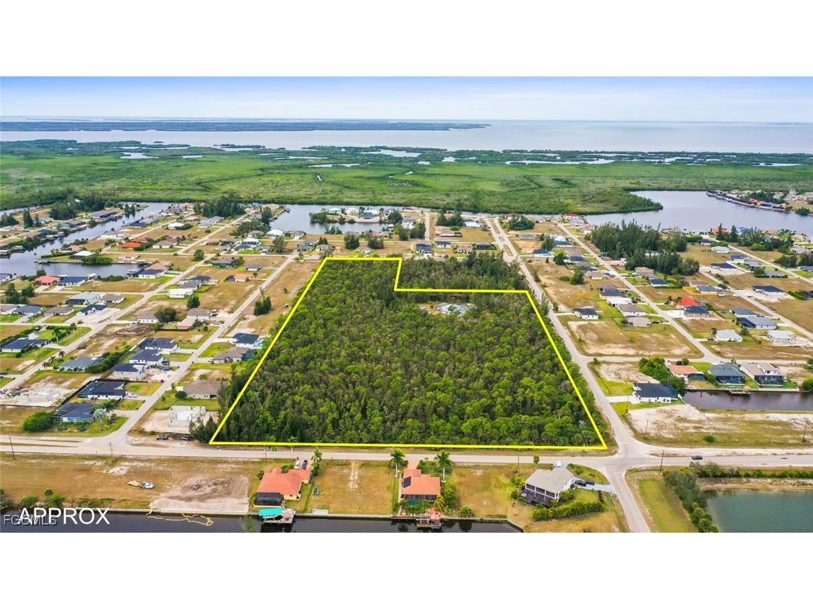 3926 Kismet Parkway W Cape Coral FL 33993 2025025133 image1