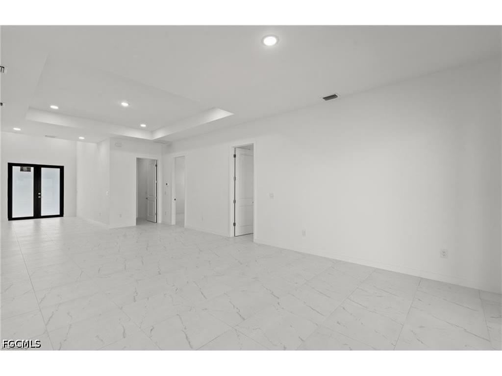 3927 NW 40th Terrace Cape Coral FL 33993 2026019865 image4