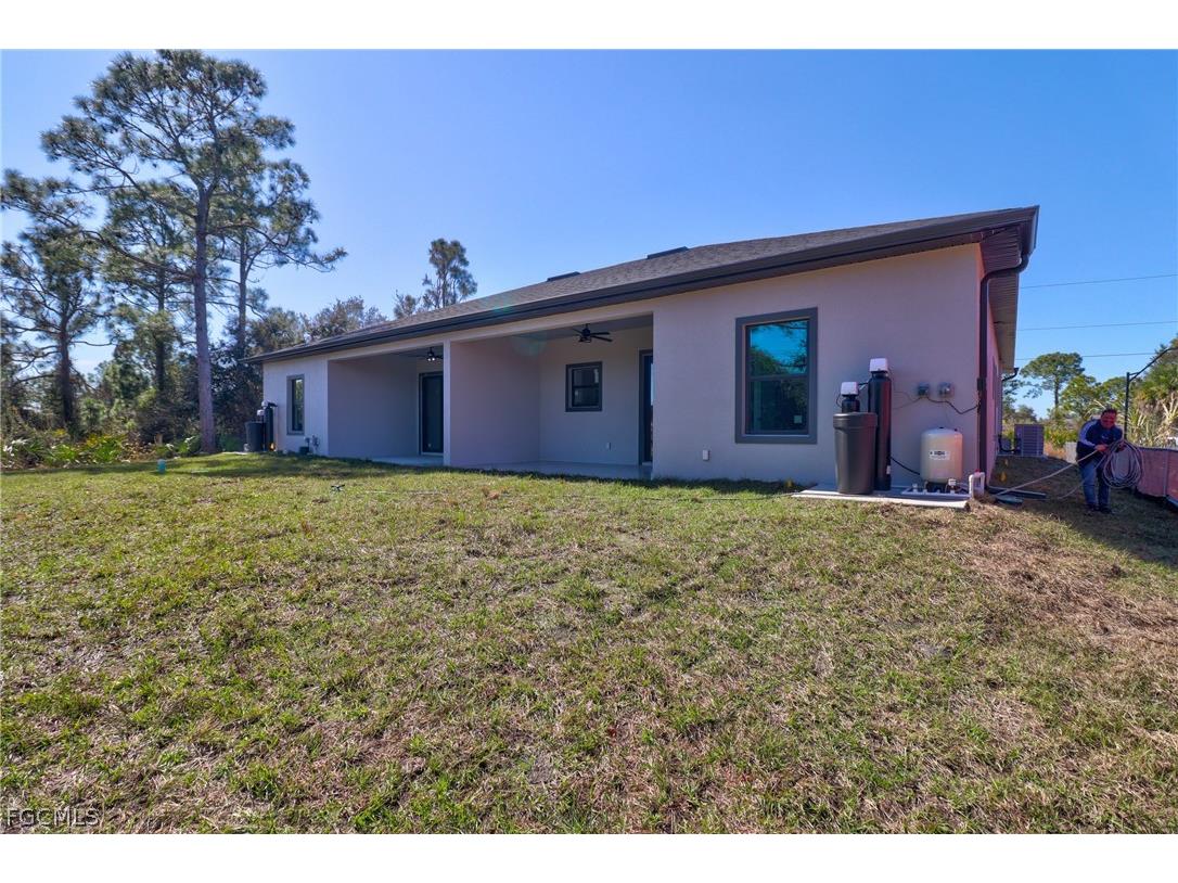 373-375 Lillon Avenue S Lehigh Acres FL 33974 2026006844 image6