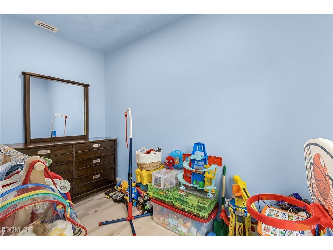 3931 W Riverside Drive Fort Myers FL 33901 2025009823 image19