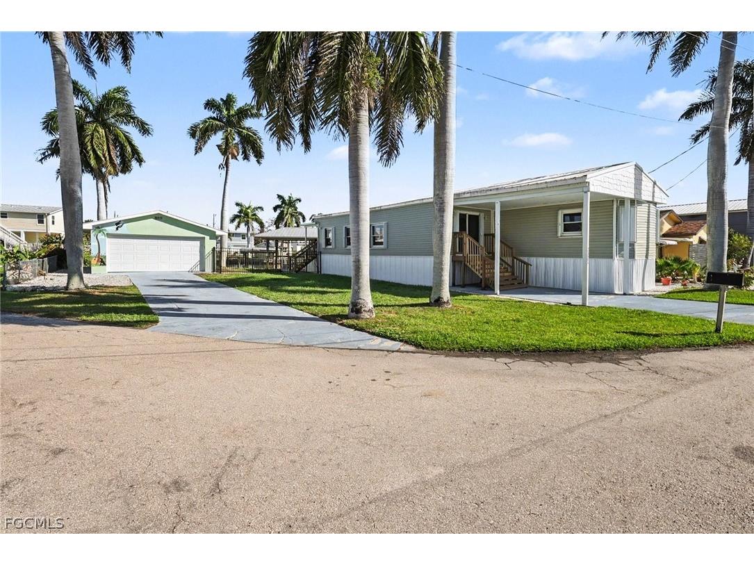 3932 Phoenix Drive Saint James City FL 33956 2026012849 image1