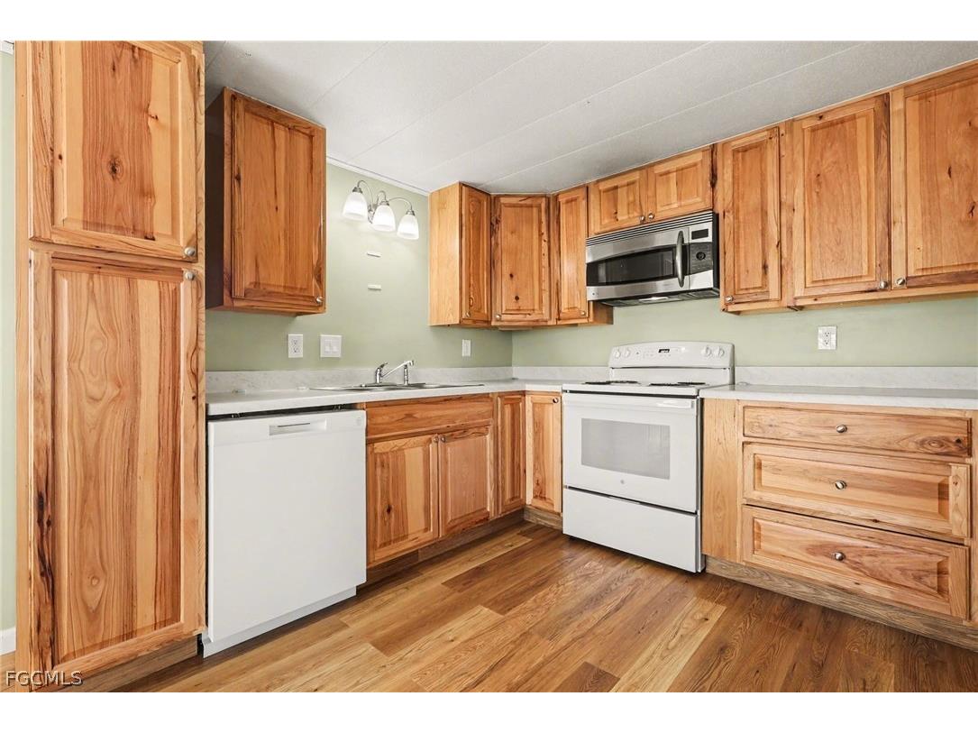 3932 Phoenix Drive Saint James City FL 33956 2026012849 image7