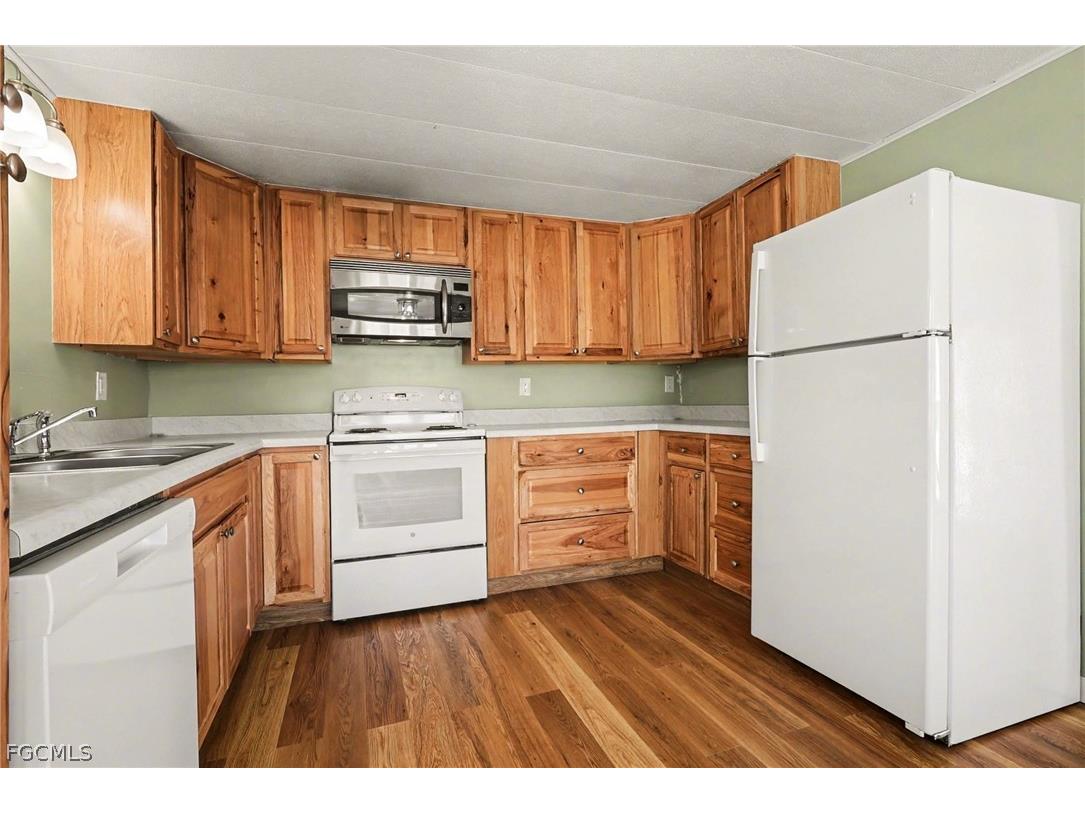 3932 Phoenix Drive Saint James City FL 33956 2026012849 image8