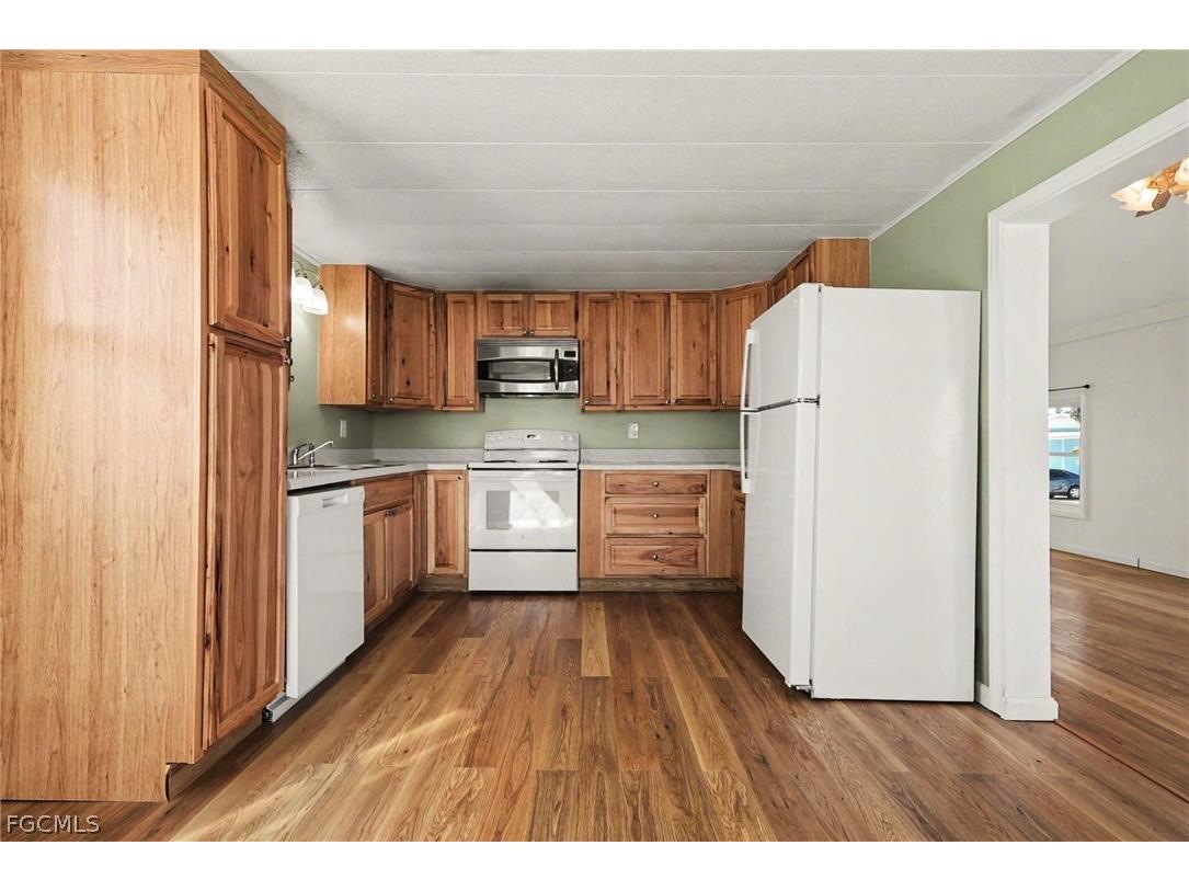 3932 Phoenix Drive Saint James City FL 33956 2026012849 image9