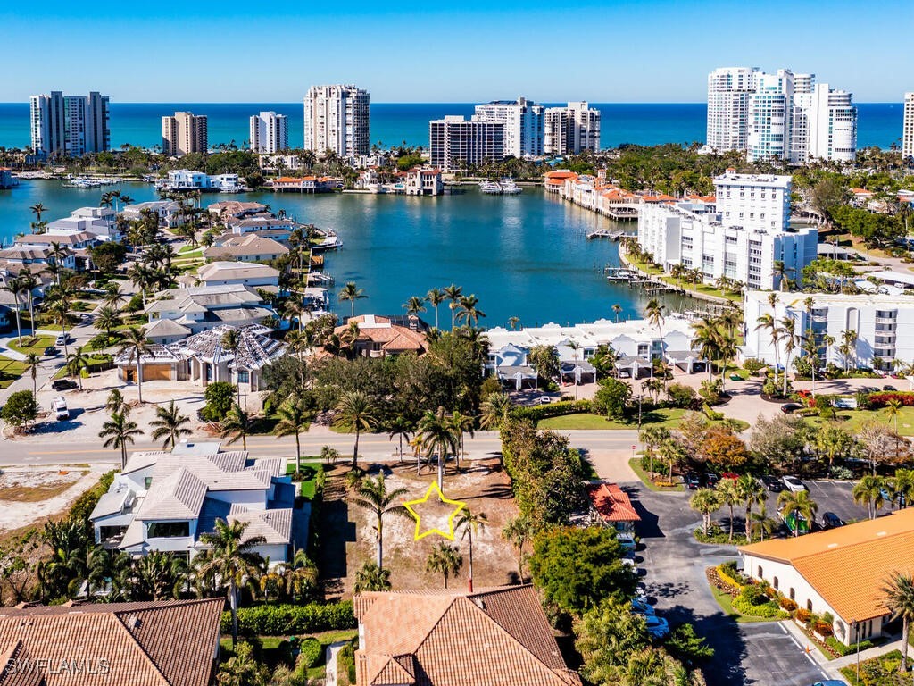 3940 Crayton Road Naples FL 34103 224099911 image1