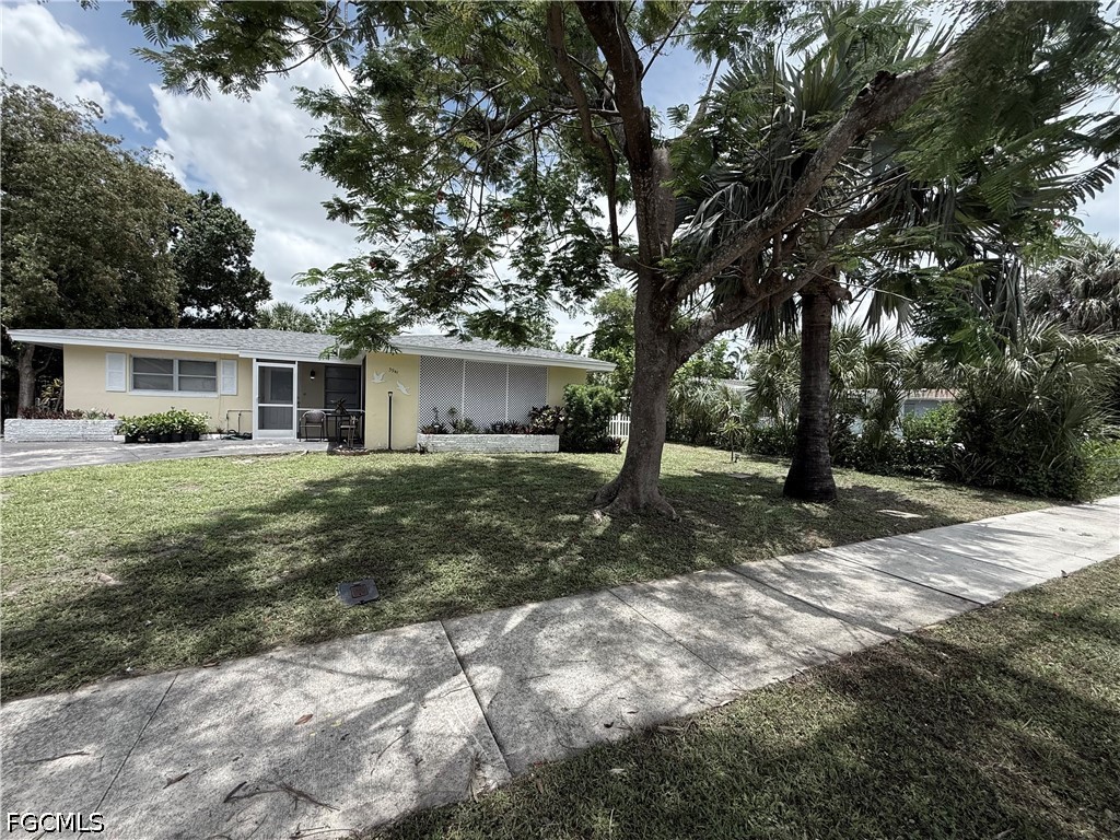 3941 Maxine Street Fort Myers FL 33901 2026026390 image1