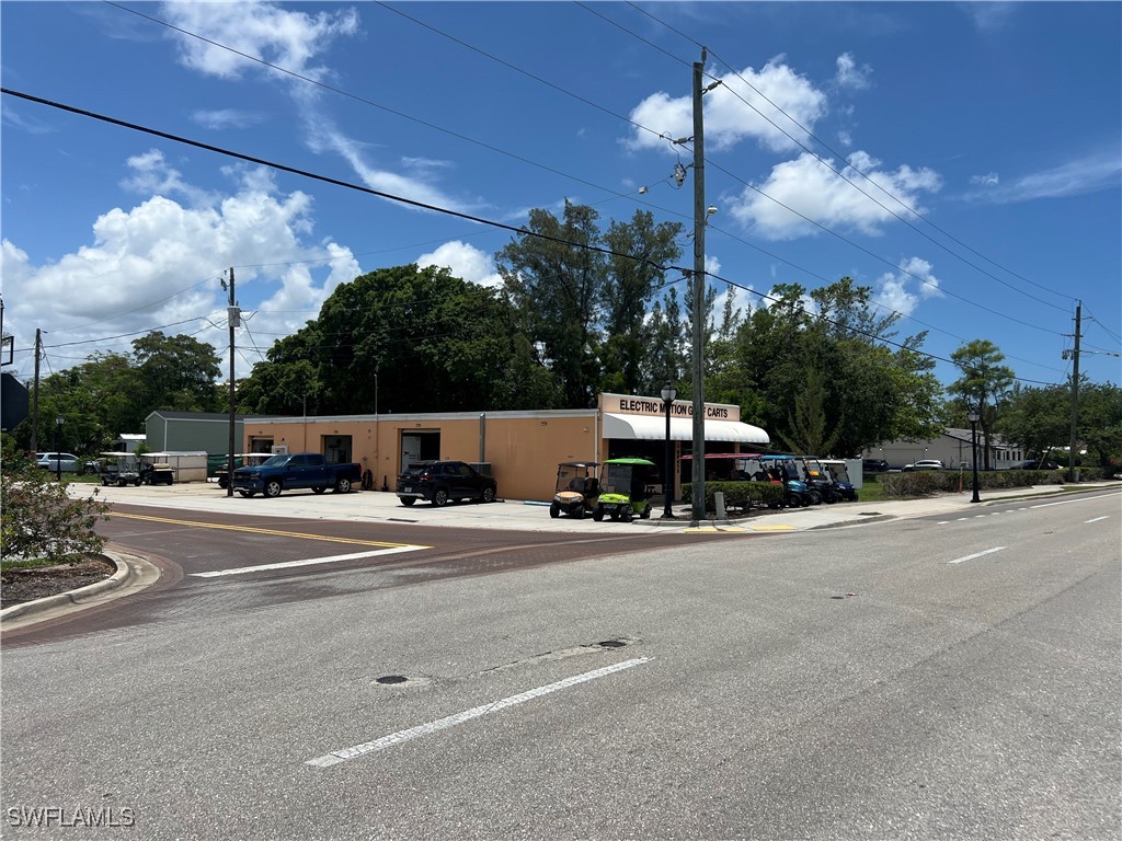 3945 Bayshore Drive Naples FL 34112 225028837 image1