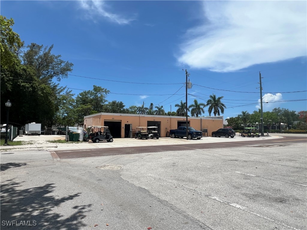 3945 Bayshore Drive Naples FL 34112 225028837 image3