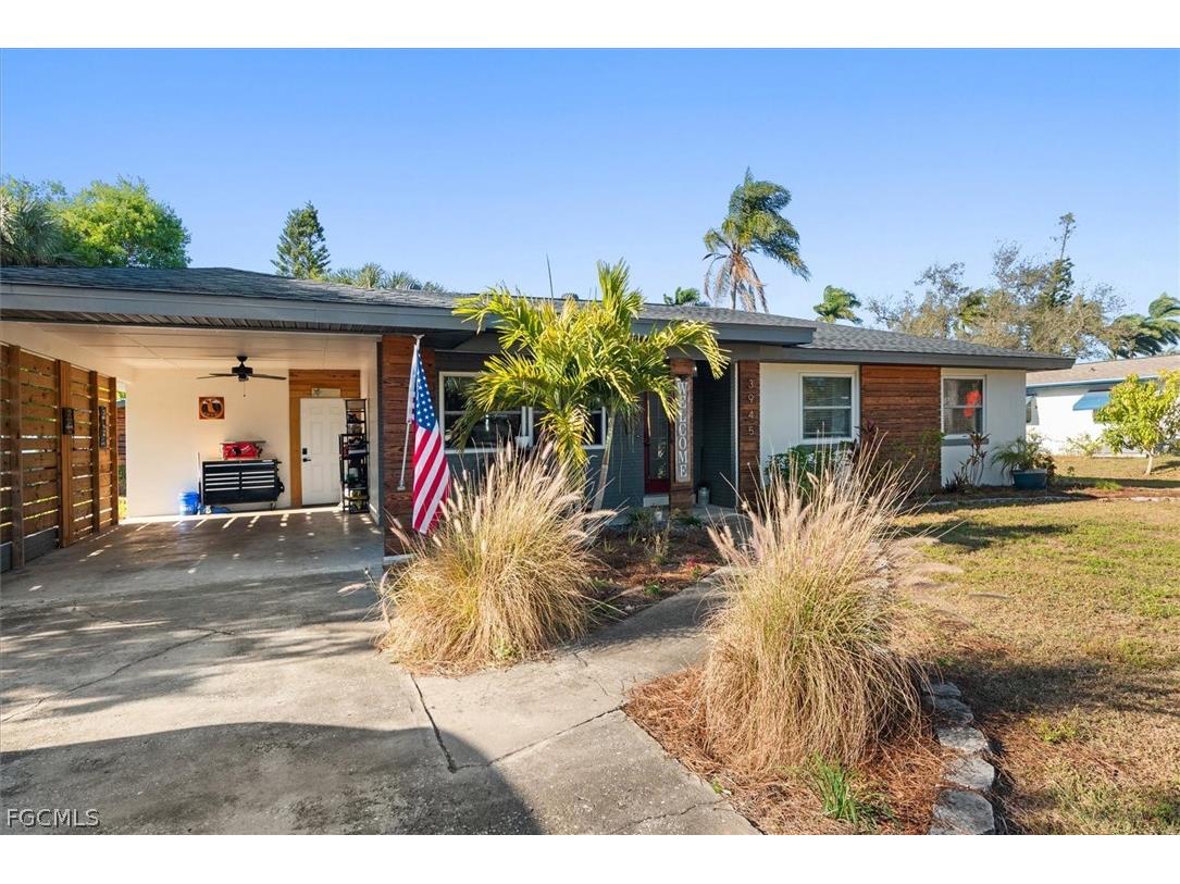 3945 Edgewood Avenue Fort Myers FL 33916 2026006705 image1