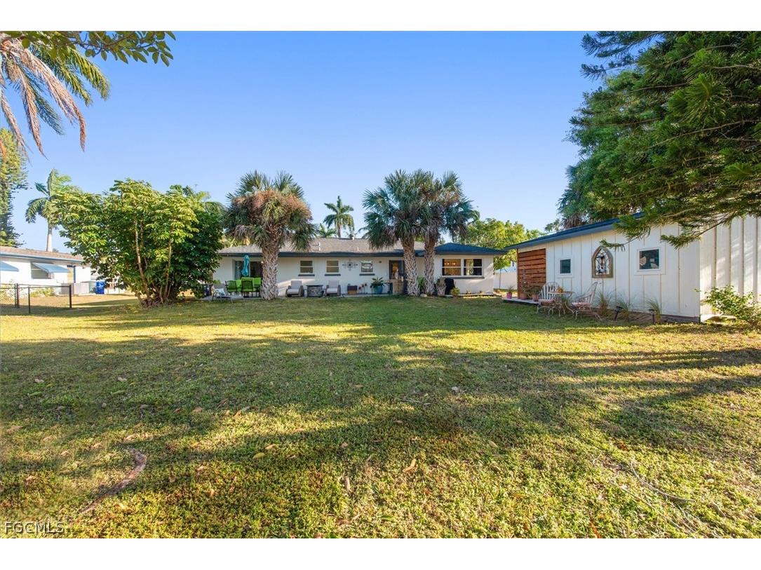 3945 Edgewood Avenue Fort Myers FL 33916 2026006705 image18