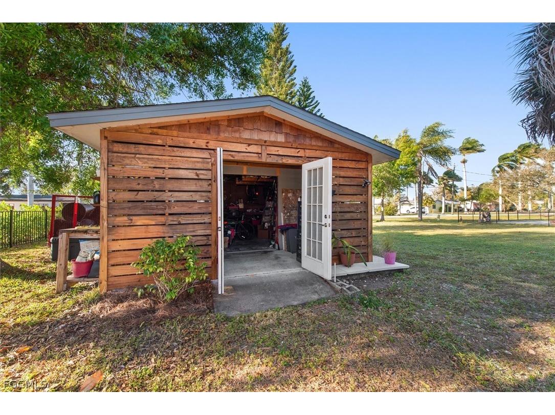 3945 Edgewood Avenue Fort Myers FL 33916 2026006705 image19