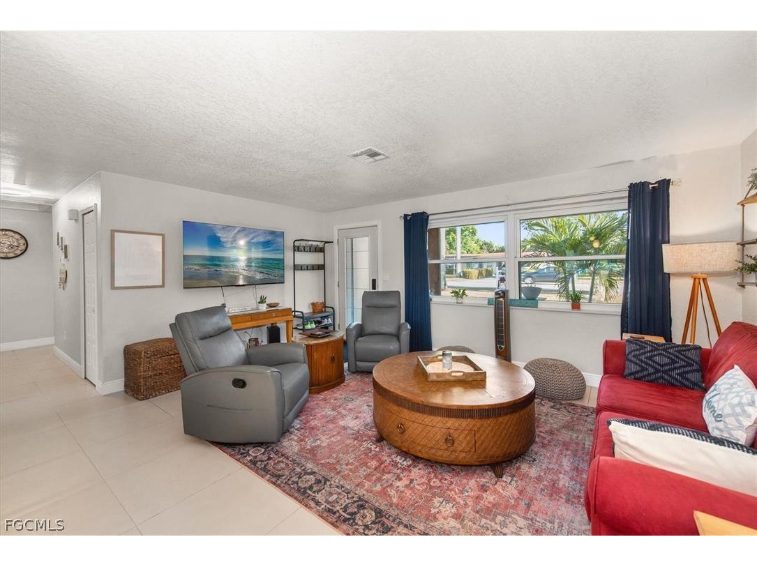 3945 Edgewood Avenue Fort Myers FL 33916 2026006705 image2