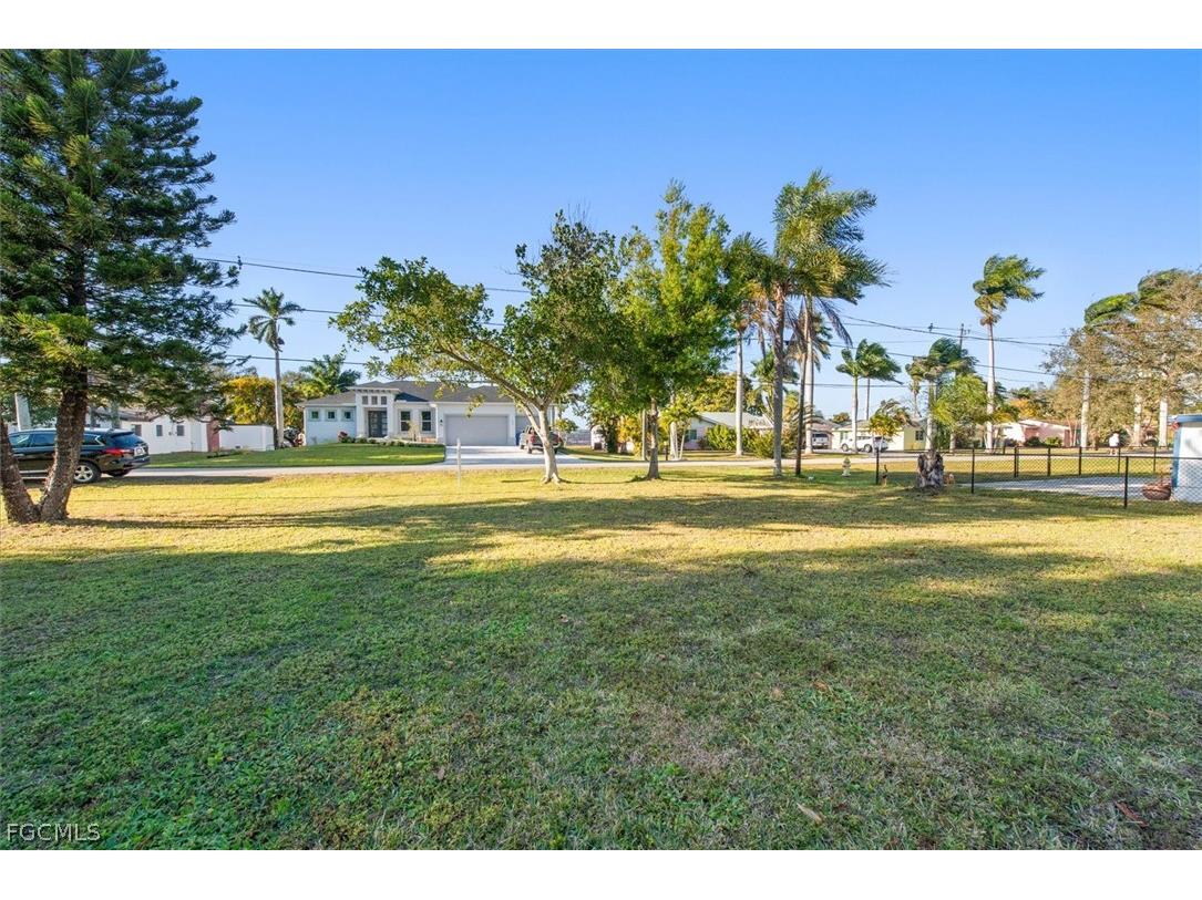 3945 Edgewood Avenue Fort Myers FL 33916 2026006705 image24