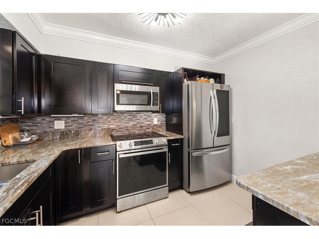 3945 Edgewood Avenue Fort Myers FL 33916 2026006705 image8