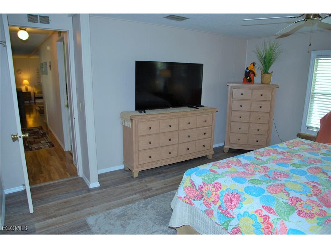 395 Snead Drive North Fort Myers FL 33903 2025008873 image29