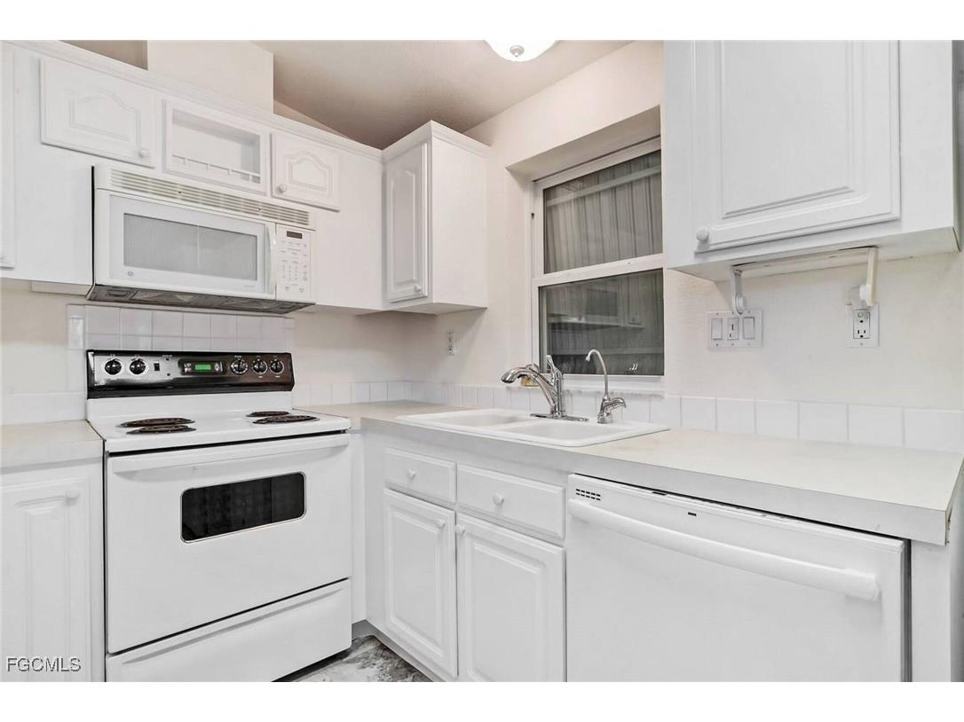 3952 Blueberry Lane Saint James City FL 33956 2025009726 image21