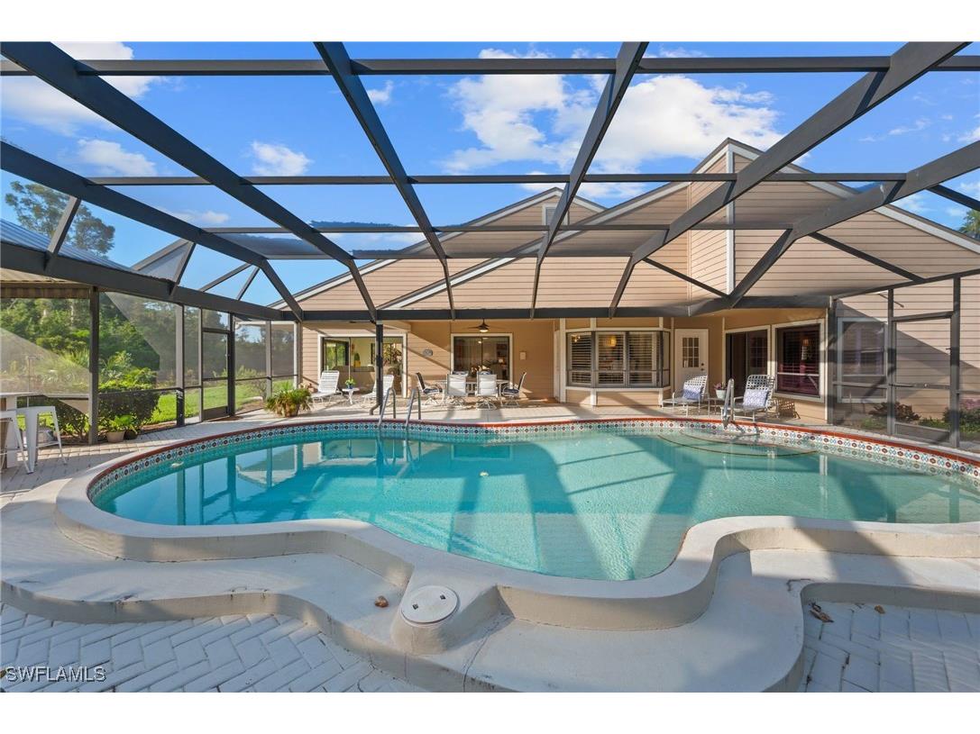 397 Edgemere Way N #11 Naples FL 34105 225076871 image1