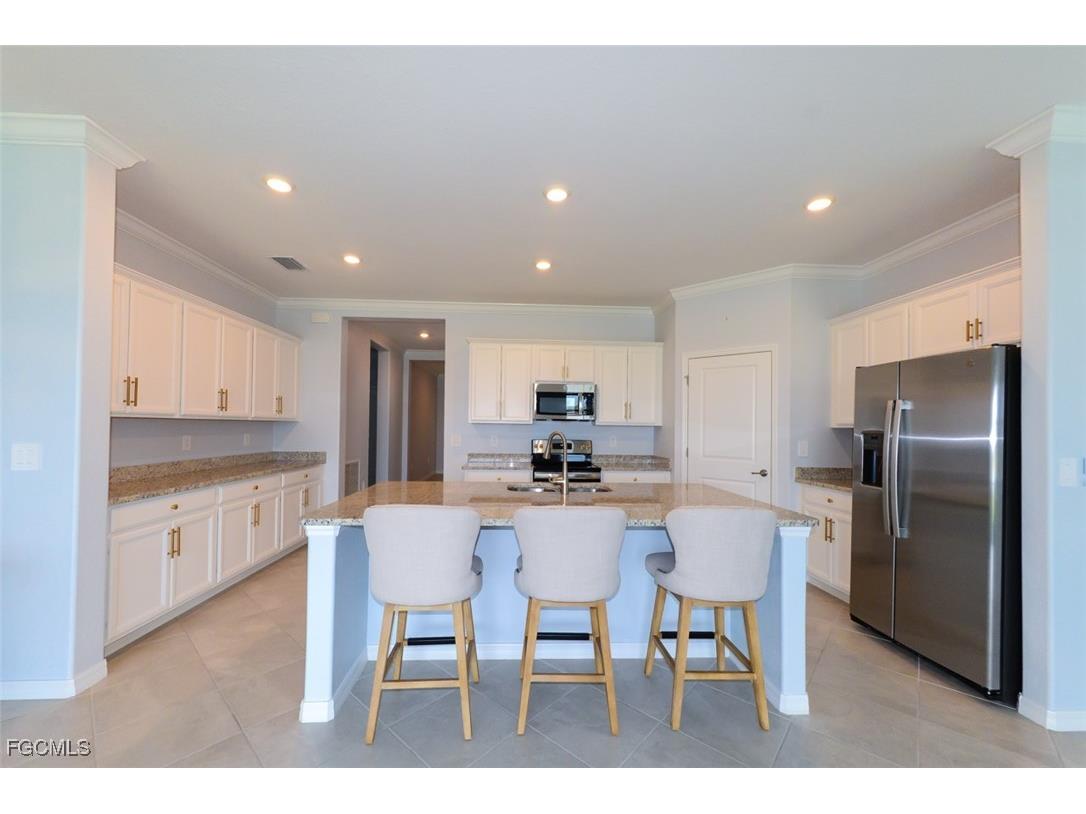 3983 E Hampton Circle Alva FL 33920 2025017841 image4