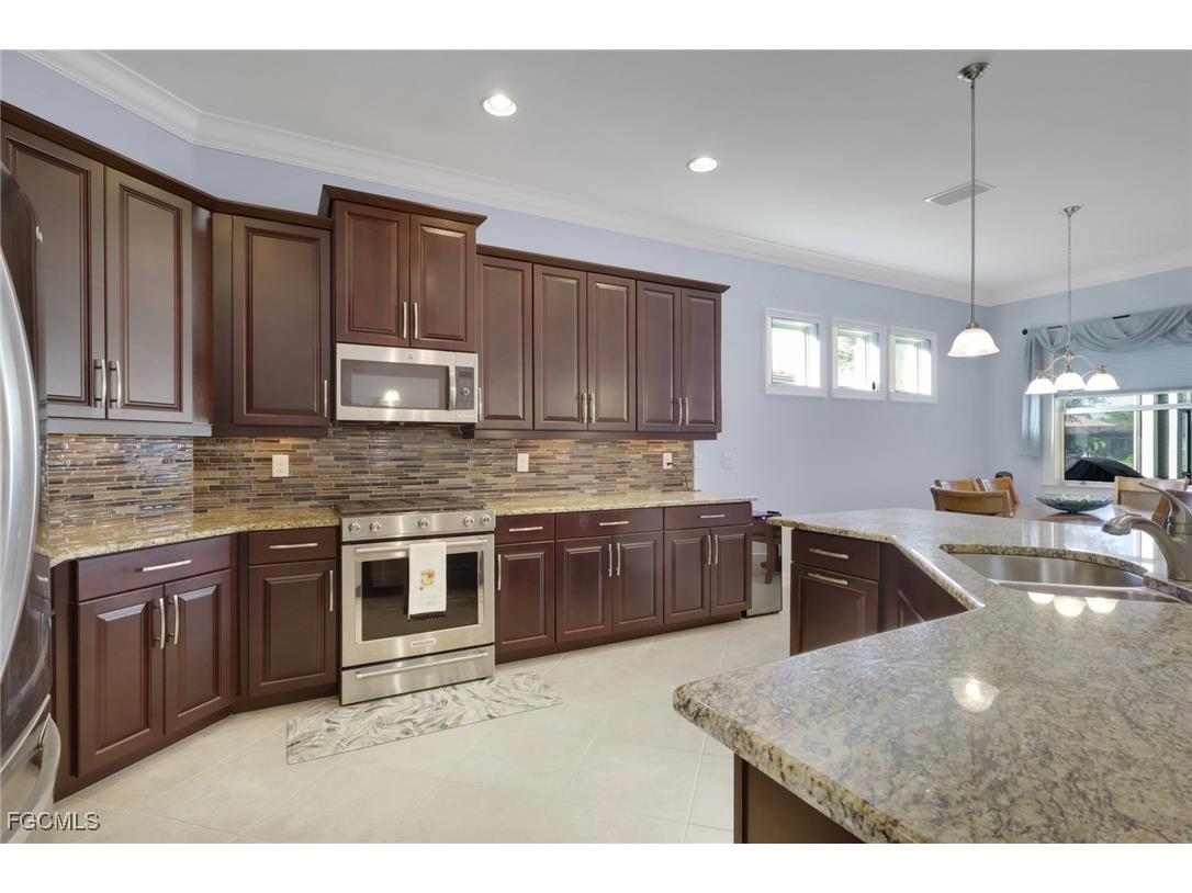 3990 Otter Bend Circle Fort Myers FL 33905 2025023334 image8