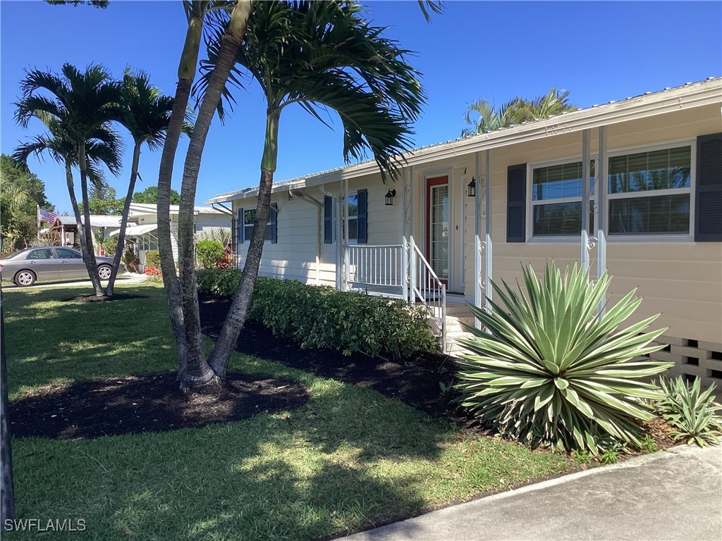 4 Chateau Way Naples FL 34112 225026522 image1