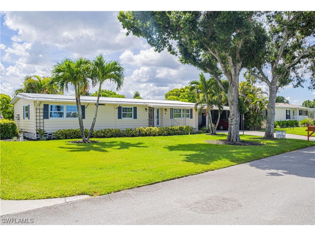 4 Chateau Way Way Naples FL 34112 223048673 image1