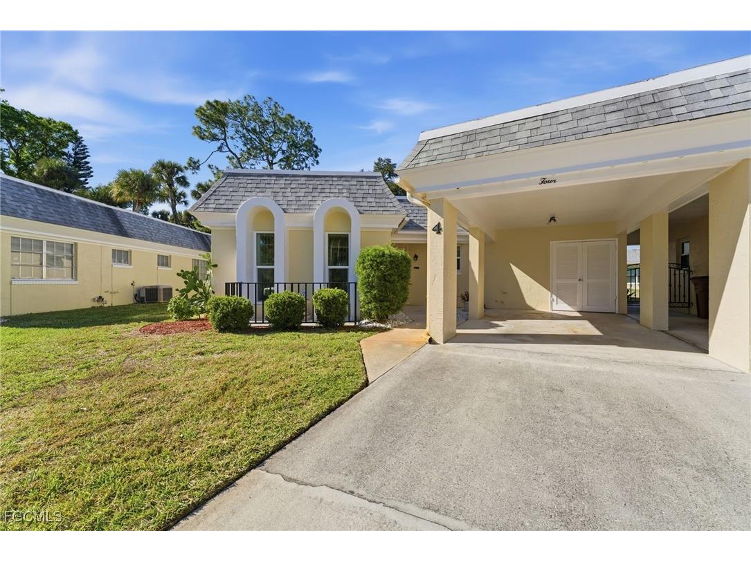 4 E Greens Circle Lehigh Acres FL 33936 2026005641 image1