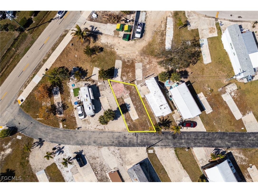 4 Helen Lane Fort Myers Beach FL 33931 2026008704 image2