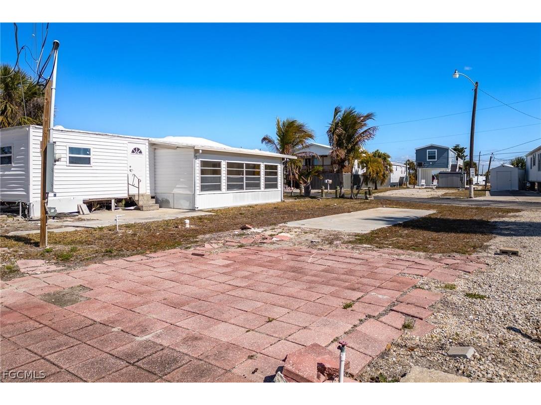 4 Helen Lane Fort Myers Beach FL 33931 2026008704 image4