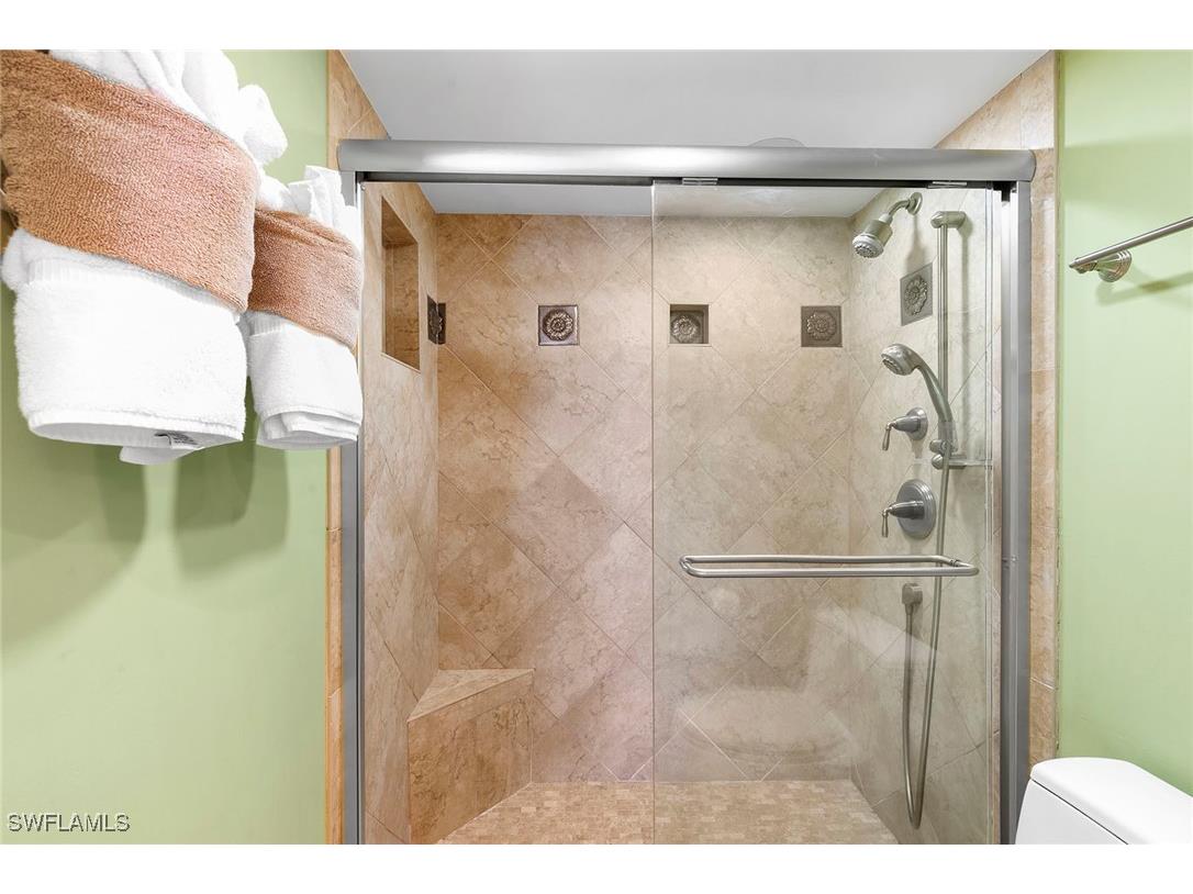 40 Seagate Drive #1204A Naples FL 34103 225080911 image17