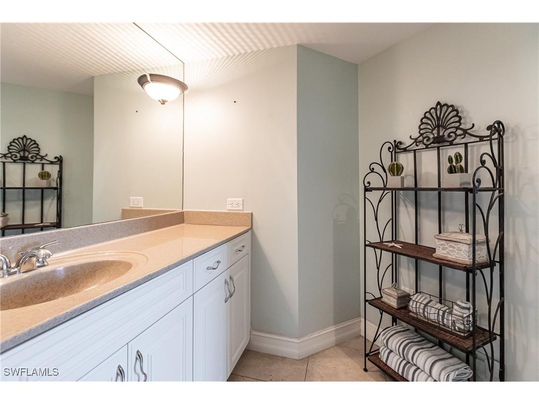 40 Seagate Drive #202A Naples FL 34103 225039973 image33