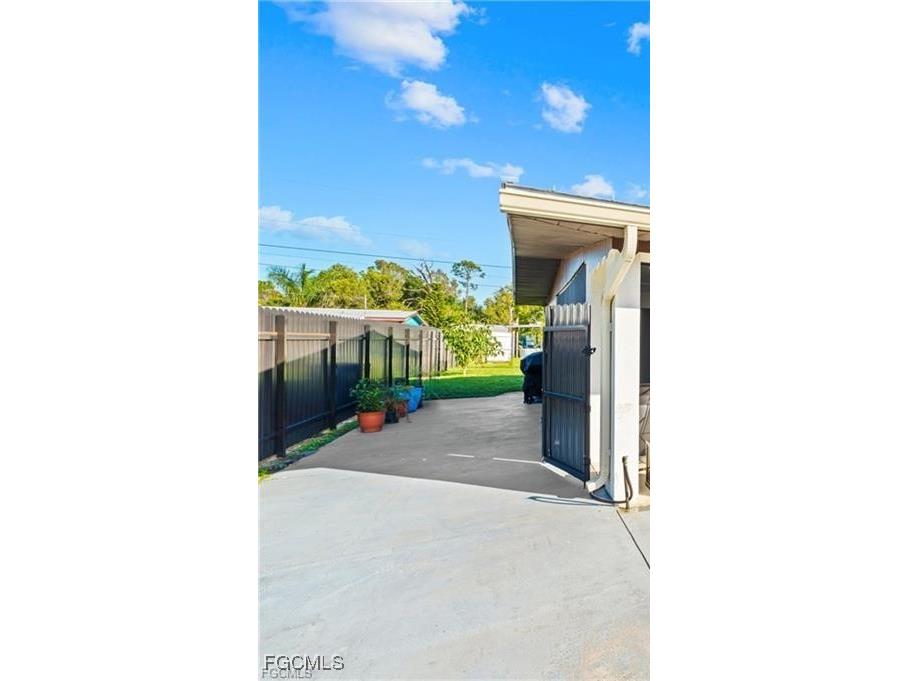40 Victoria Drive North Fort Myers FL 33917 2026005174 image5