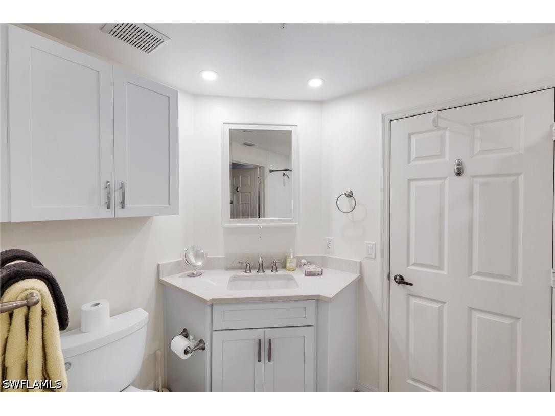 400 L Ambiance Circle #104 Naples FL 34108 226012446 image18