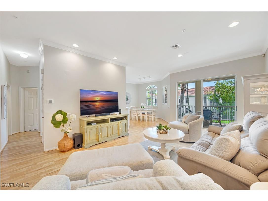 400 L'Ambiance Circle #204 Naples FL 34108 225070614 image1