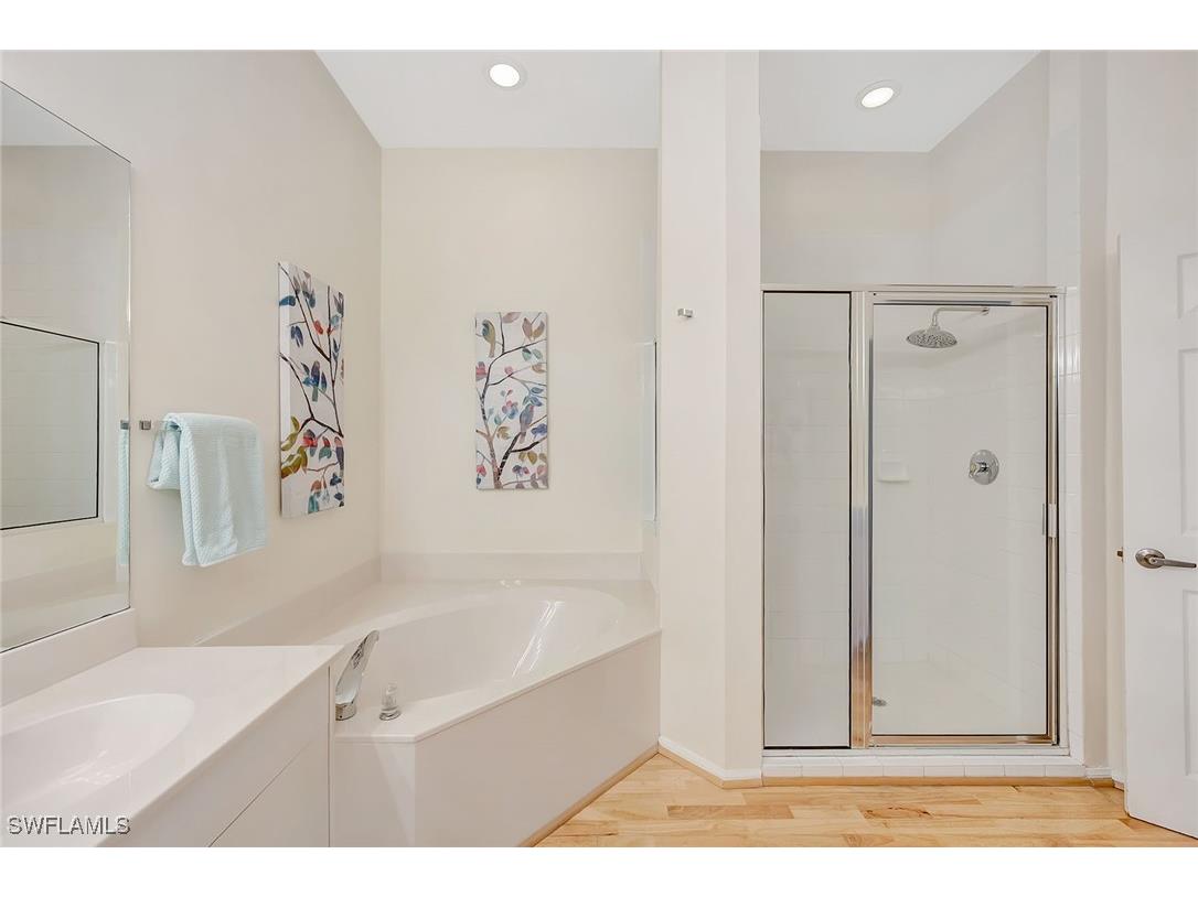 400 L'Ambiance Circle #204 Naples FL 34108 225070614 image16