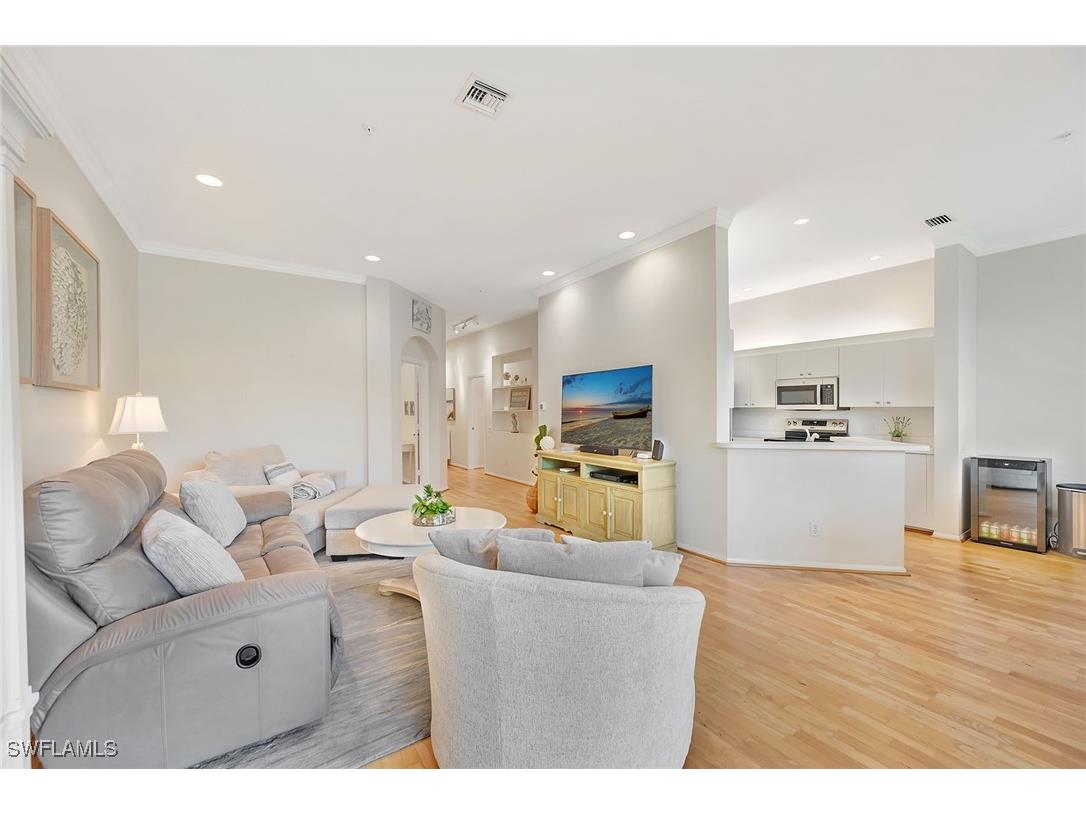 400 L'Ambiance Circle #204 Naples FL 34108 225070614 image3