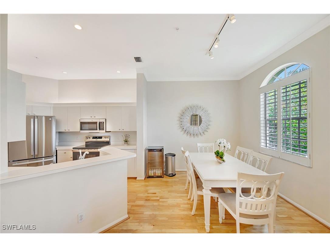 400 L'Ambiance Circle #204 Naples FL 34108 225070614 image4