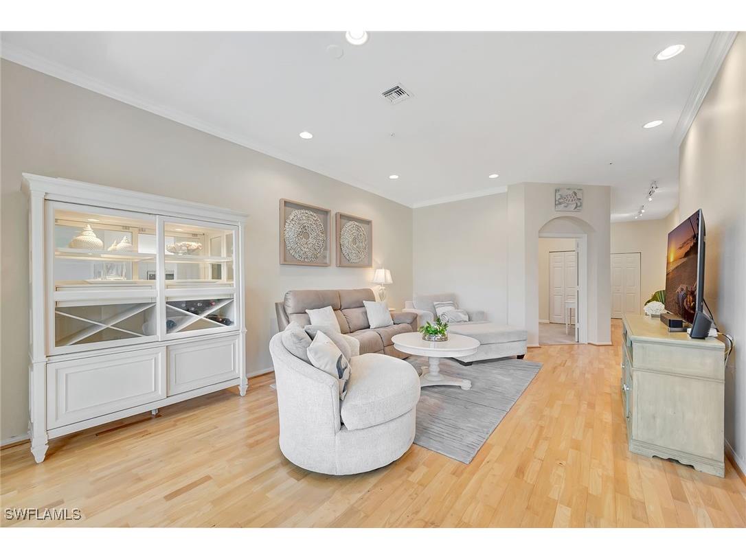 400 L'Ambiance Circle #204 Naples FL 34108 225070614 image7
