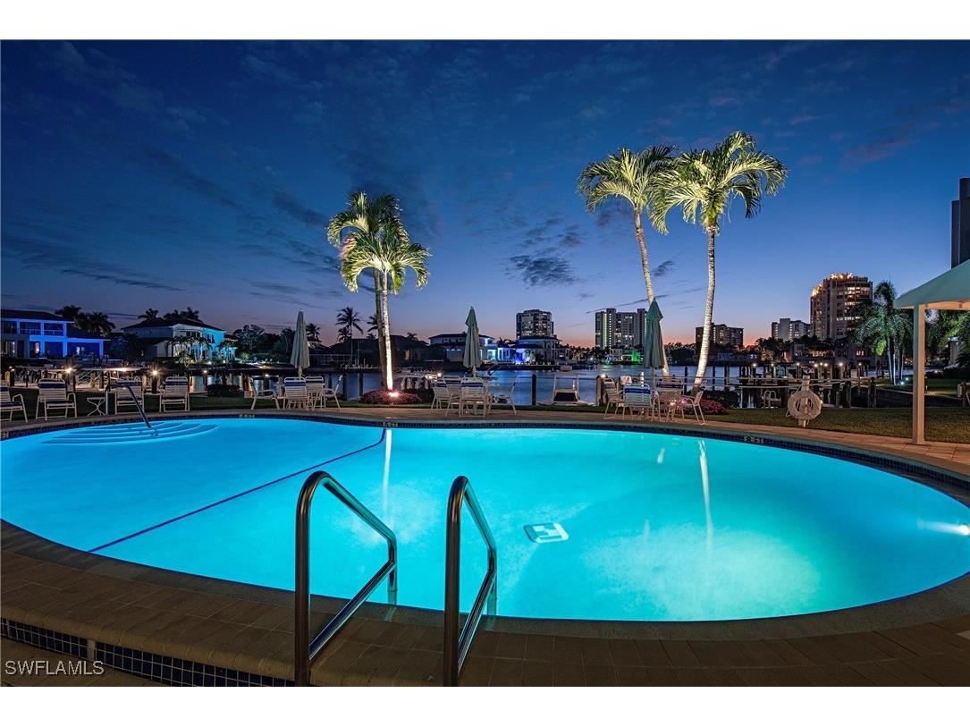 400 Park Shore Drive #303 Naples FL 34103 225083503 image1