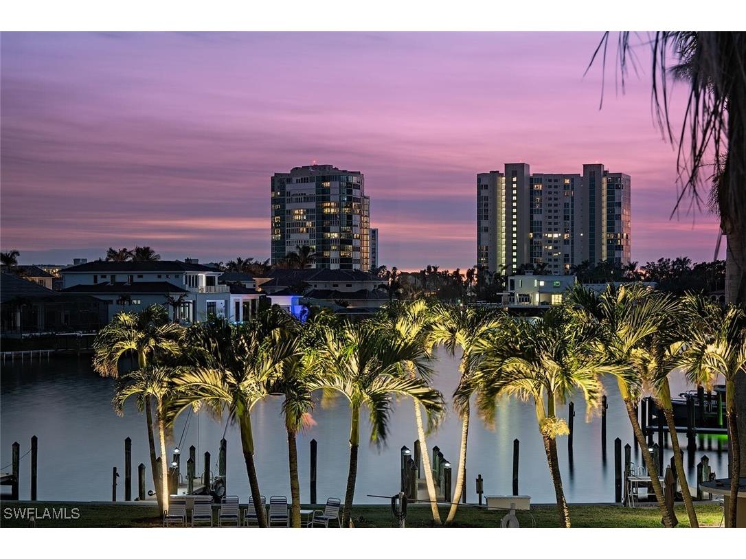 400 Park Shore Drive #304 Naples FL 34103 225072080 image1