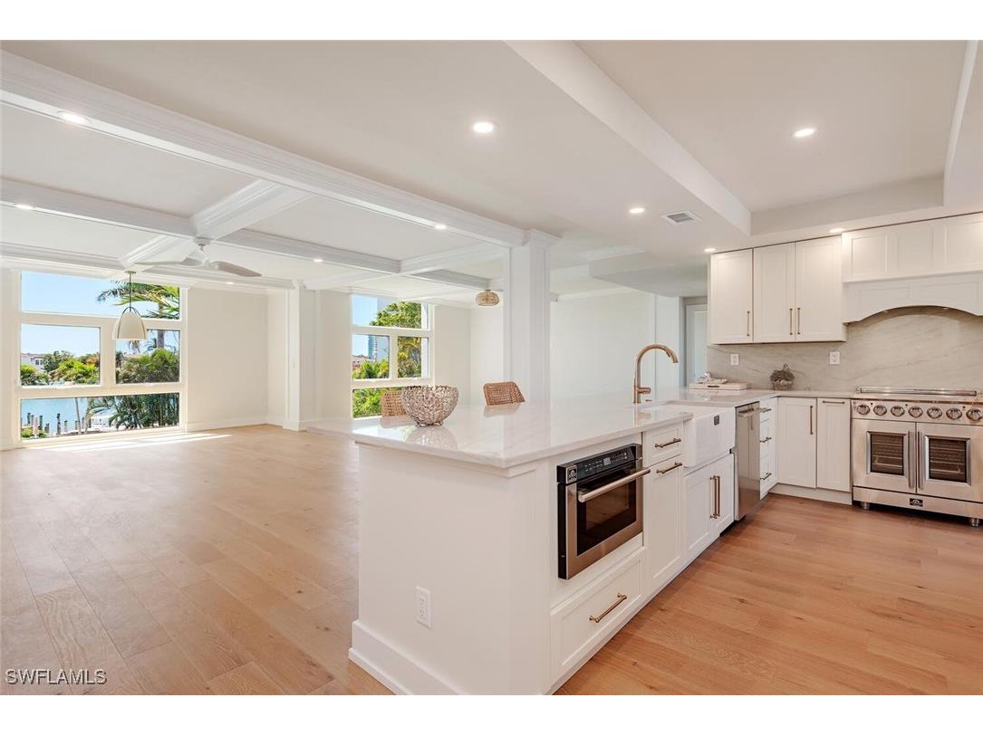 400 Park Shore Drive #304 Naples FL 34103 225072080 image6