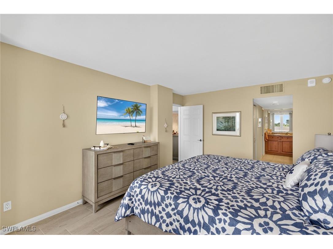 4001 Gulf Shore Boulevard N #303 Naples FL 34103 225066140 image15