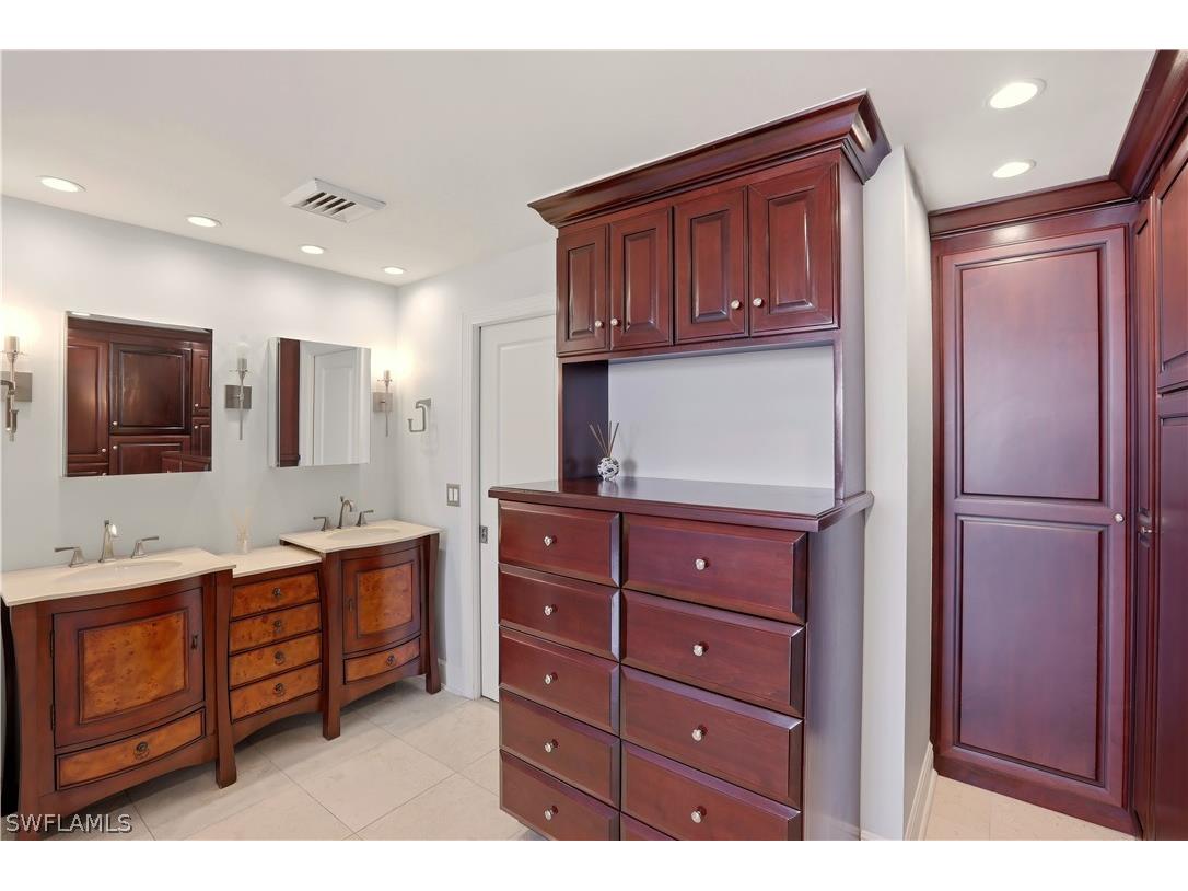 4001 Gulf Shore Boulevard N #PH8 Naples FL 34103 226011316 image27