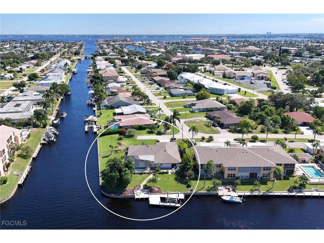 4002 SE 12th Avenue Cape Coral FL 33904 2025015098 image1