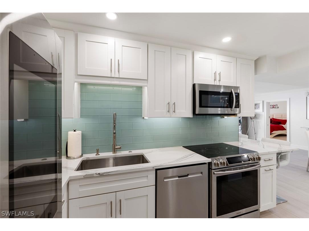 4005 Gulf Shore Boulevard N #904 Naples FL 34103 224046271 image10