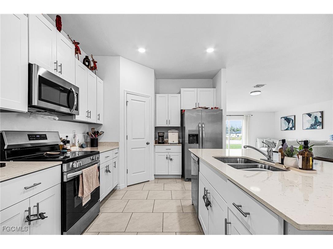 4007 San Clemente Court North Fort Myers FL 33917 2025024476 image19