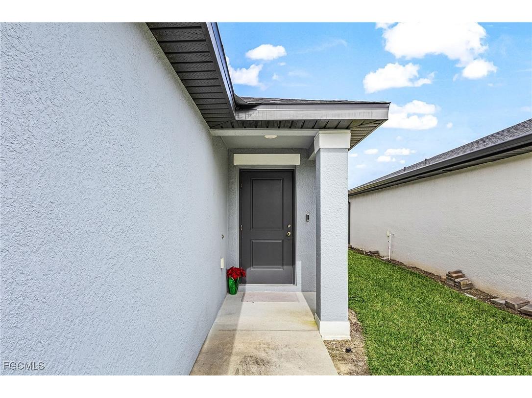4007 San Clemente Court North Fort Myers FL 33917 2025024476 image4